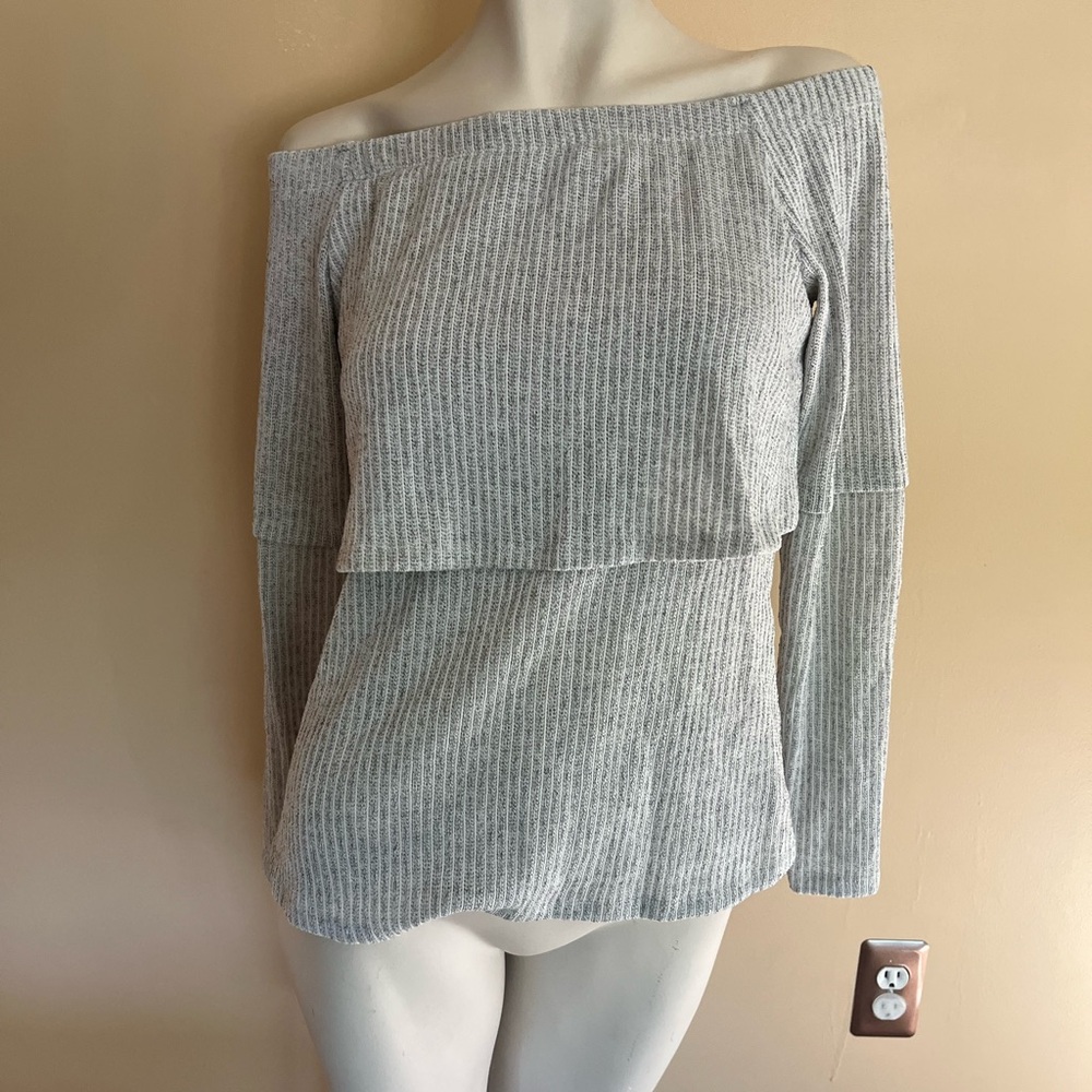 Ces Femme Light Gray Off-Shoulder Sweater